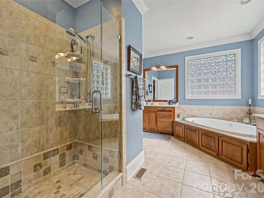 113 Palmer Marsh Place, Mooresville, NC 28117.  MLS# CAR4400718, YatesRealty ID 29880. Primary bath
