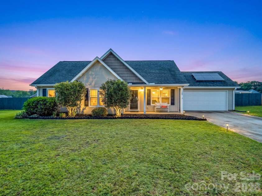 169 Oak Brook Lane, Gaffney, SC 29341.  MLS# CAR4392983, YatesRealty ID 29881. 