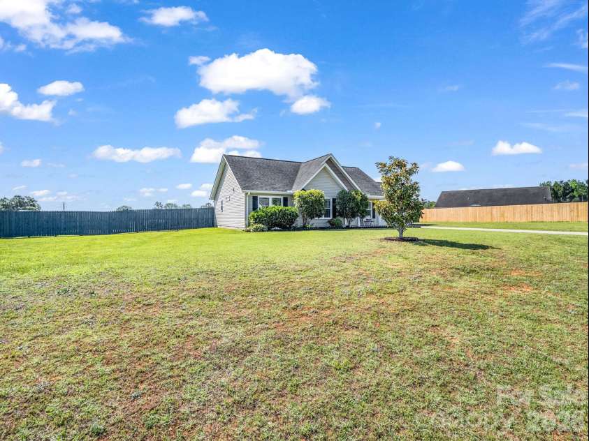 169 Oak Brook Lane, Gaffney, SC 29341.  MLS# CAR4392983, YatesRealty ID 29881. 