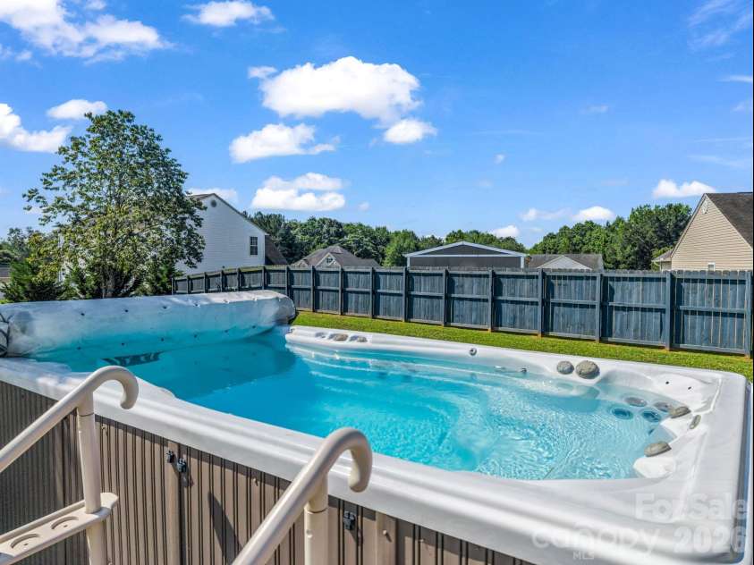 169 Oak Brook Lane, Gaffney, SC 29341.  MLS# CAR4392983, YatesRealty ID 29881. 