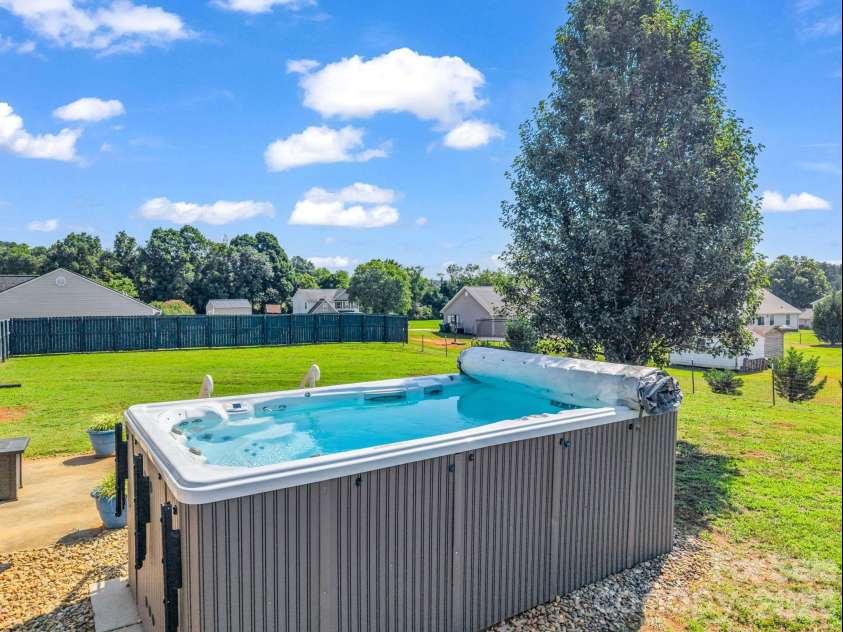 169 Oak Brook Lane, Gaffney, SC 29341.  MLS# CAR4392983, YatesRealty ID 29881. 