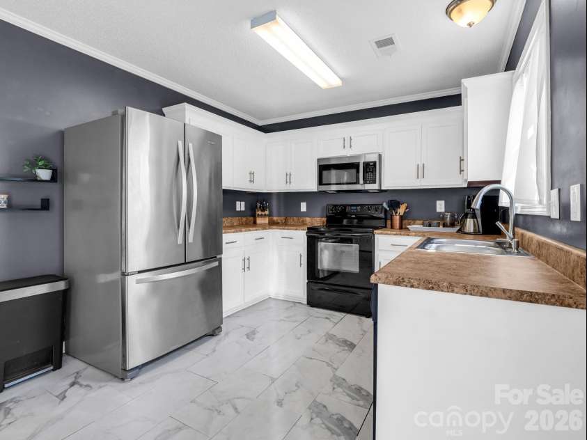 169 Oak Brook Lane, Gaffney, SC 29341.  MLS# CAR4392983, YatesRealty ID 29881. 