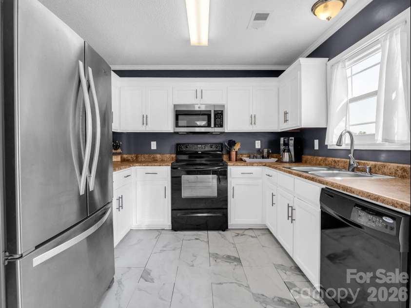169 Oak Brook Lane, Gaffney, SC 29341.  MLS# CAR4392983, YatesRealty ID 29881. 