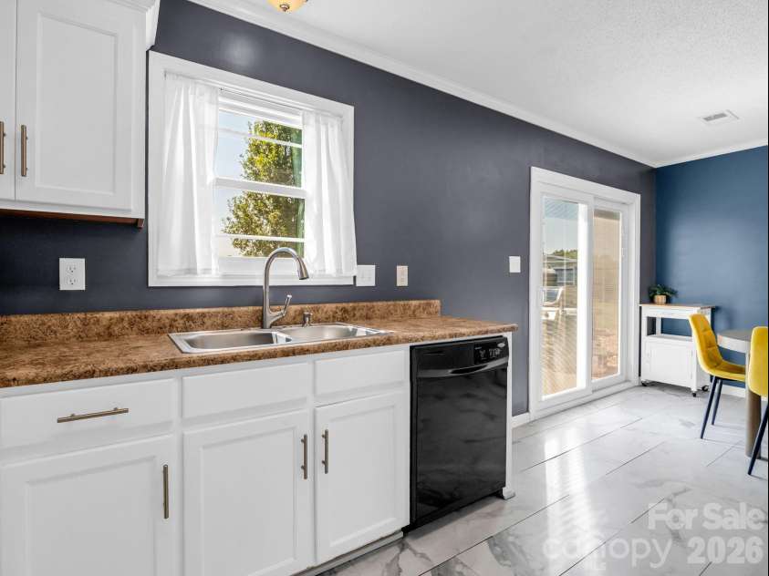 169 Oak Brook Lane, Gaffney, SC 29341.  MLS# CAR4392983, YatesRealty ID 29881. 