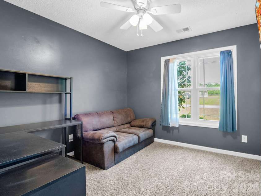 169 Oak Brook Lane, Gaffney, SC 29341.  MLS# CAR4392983, YatesRealty ID 29881. 