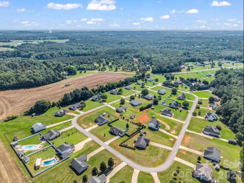 169 Oak Brook Lane, Gaffney, SC 29341.  MLS# CAR4392983, YatesRealty ID 29881. 