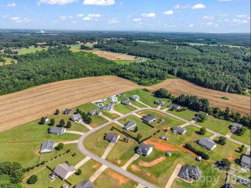 169 Oak Brook Lane, Gaffney, SC 29341.  MLS# CAR4392983, YatesRealty ID 29881. 