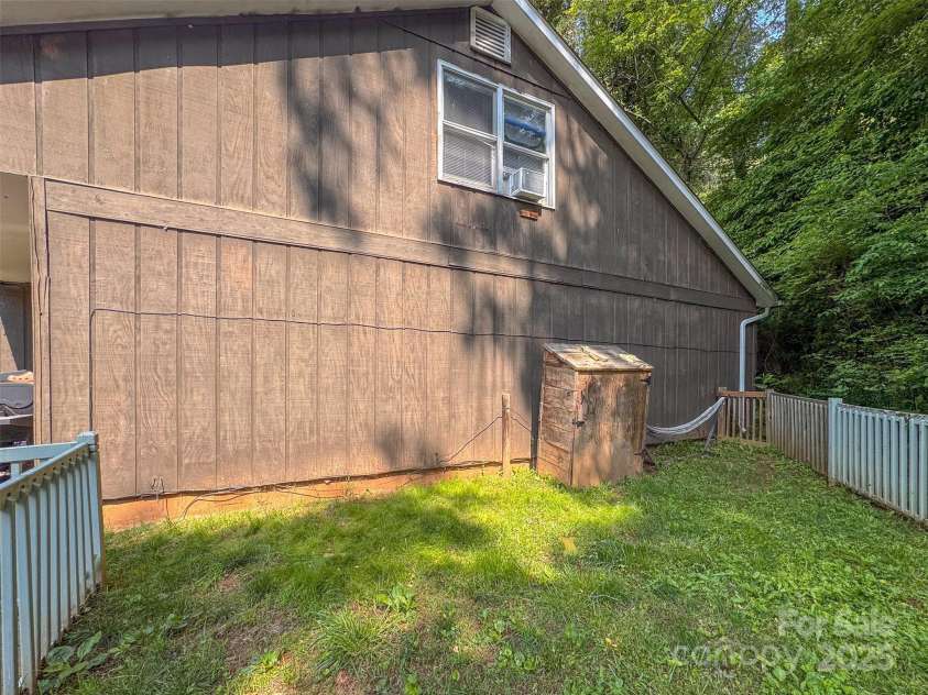 417 Country Club Drive, Cullowhee, NC 28723.  MLS# CAR4286630, YatesRealty ID 29882. 