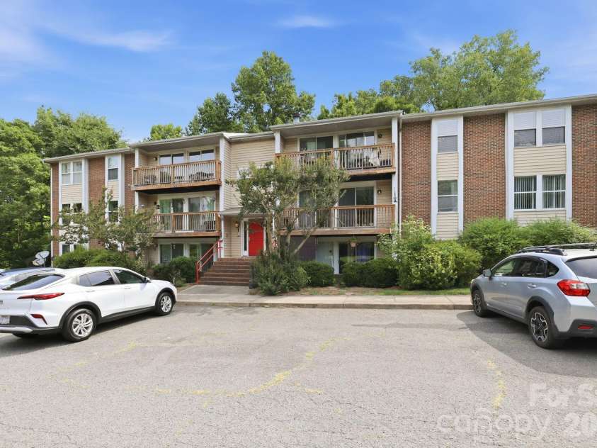 9630 Old Gate Drive, Matthews, NC 28105.  MLS# CAR4392576, YatesRealty ID 29882. 