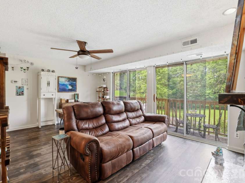9630 Old Gate Drive, Matthews, NC 28105.  MLS# CAR4392576, YatesRealty ID 29882. 