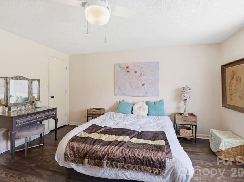 9630 Old Gate Drive, Matthews, NC 28105.  MLS# CAR4392576, YatesRealty ID 29882. 