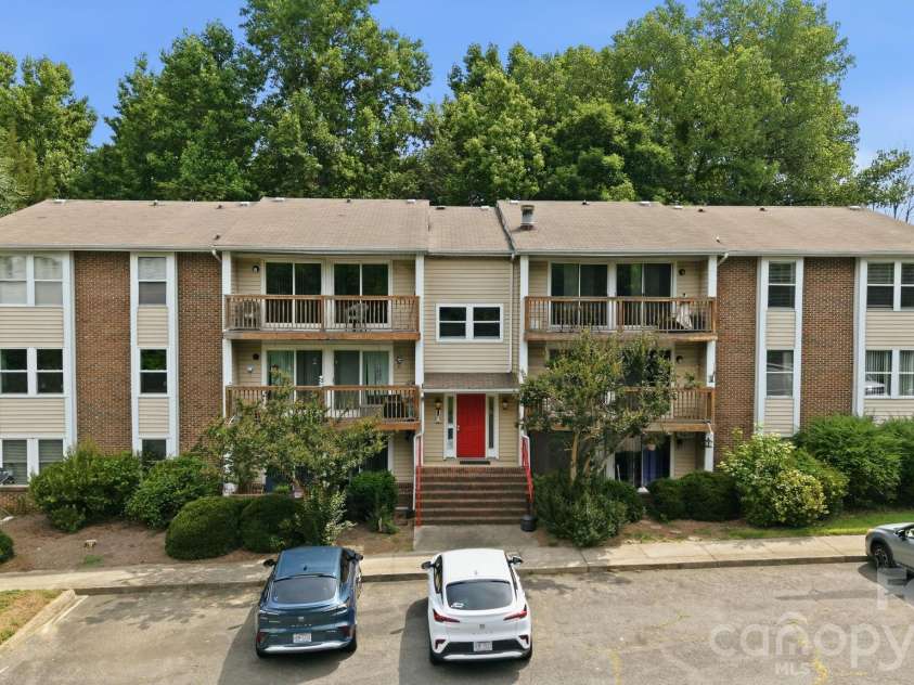 9630 Old Gate Drive, Matthews, NC 28105.  MLS# CAR4392576, YatesRealty ID 29882. 