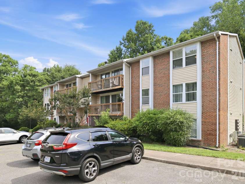 9630 Old Gate Drive, Matthews, NC 28105.  MLS# CAR4392576, YatesRealty ID 29882. 