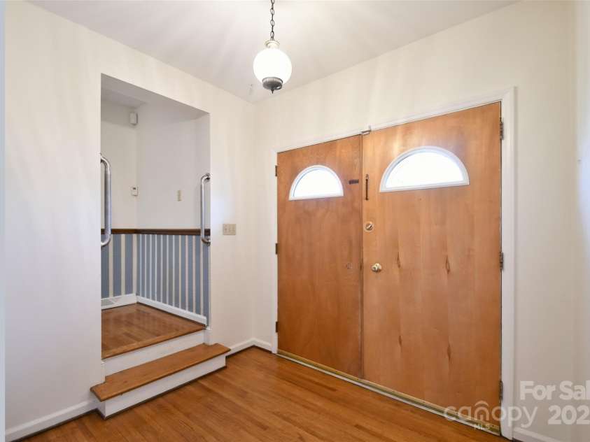 4456 Carriage Drive Circle, Charlotte, NC 28205.  MLS# CAR4226708, YatesRealty ID 2989. 