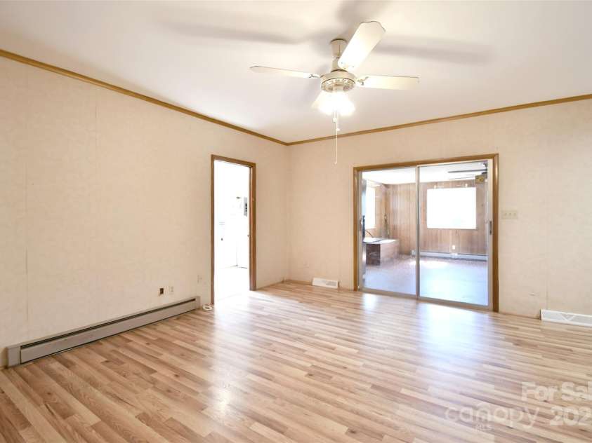 4456 Carriage Drive Circle, Charlotte, NC 28205.  MLS# CAR4226708, YatesRealty ID 2989. 