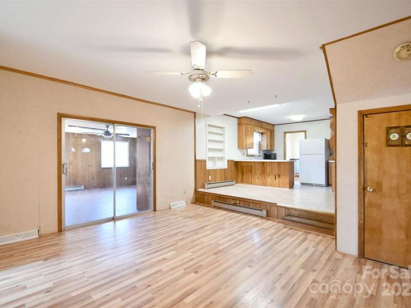 4456 Carriage Drive Circle, Charlotte, NC 28205.  MLS# CAR4226708, YatesRealty ID 2989. 
