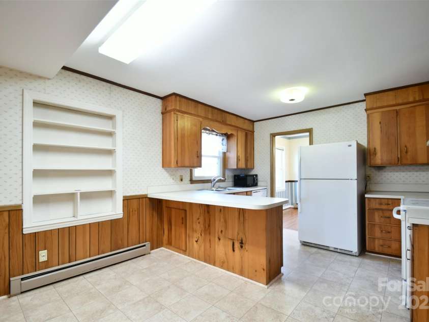 4456 Carriage Drive Circle, Charlotte, NC 28205.  MLS# CAR4226708, YatesRealty ID 2989. 
