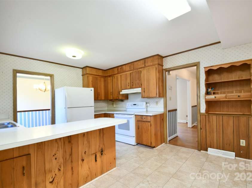 4456 Carriage Drive Circle, Charlotte, NC 28205.  MLS# CAR4226708, YatesRealty ID 2989. 