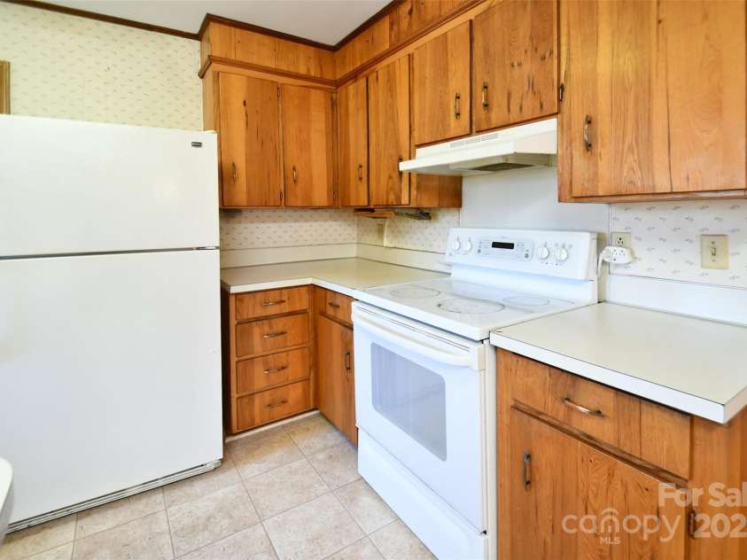 4456 Carriage Drive Circle, Charlotte, NC 28205.  MLS# CAR4226708, YatesRealty ID 2989. 