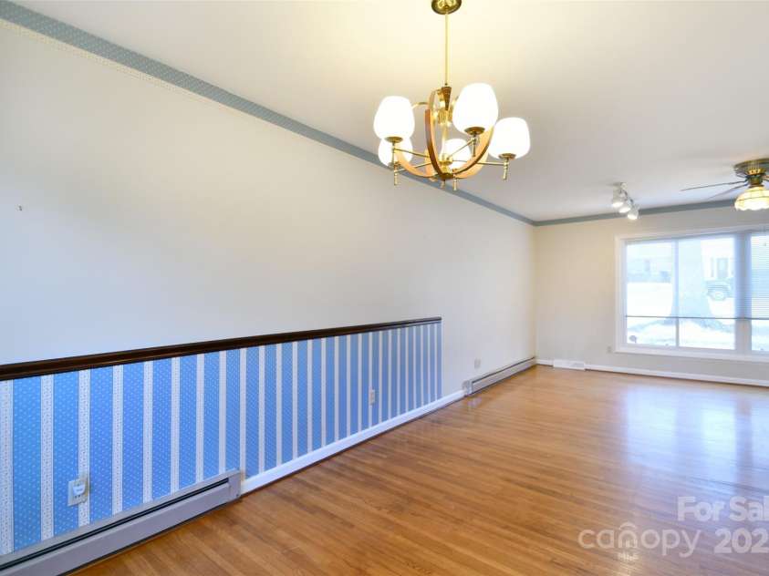 4456 Carriage Drive Circle, Charlotte, NC 28205.  MLS# CAR4226708, YatesRealty ID 2989. 