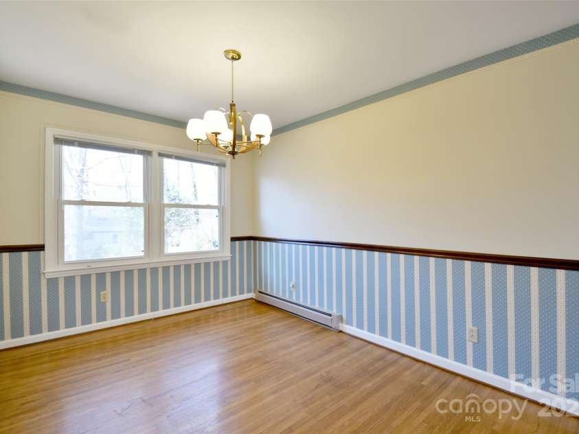 4456 Carriage Drive Circle, Charlotte, NC 28205.  MLS# CAR4226708, YatesRealty ID 2989. 