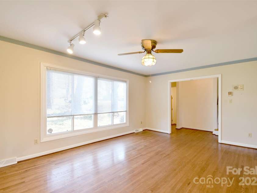 4456 Carriage Drive Circle, Charlotte, NC 28205.  MLS# CAR4226708, YatesRealty ID 2989. 