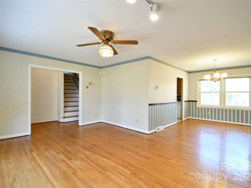 4456 Carriage Drive Circle, Charlotte, NC 28205.  MLS# CAR4226708, YatesRealty ID 2989. 