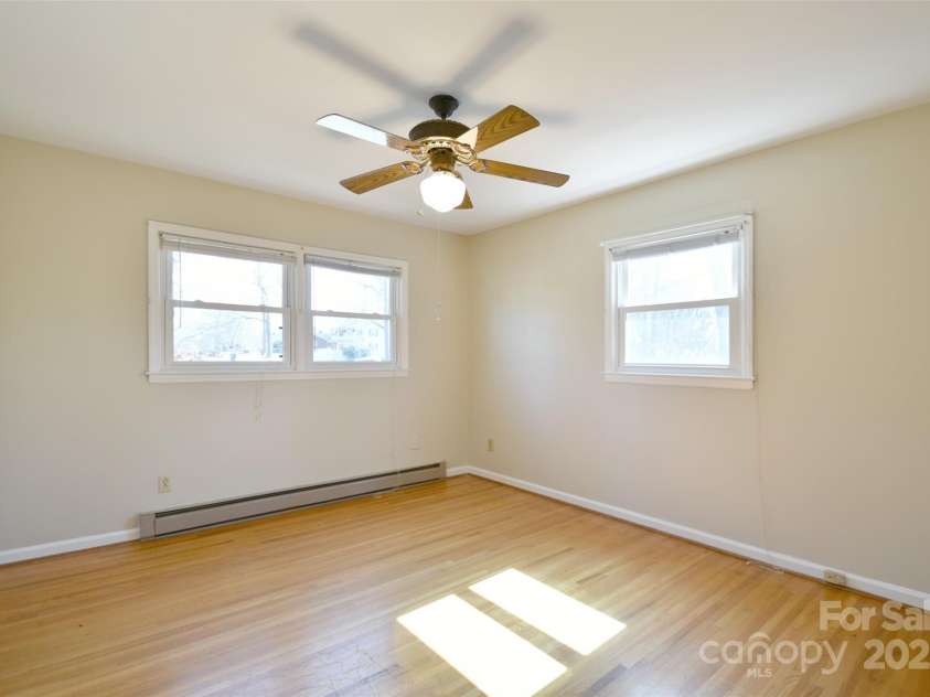4456 Carriage Drive Circle, Charlotte, NC 28205.  MLS# CAR4226708, YatesRealty ID 2989. 