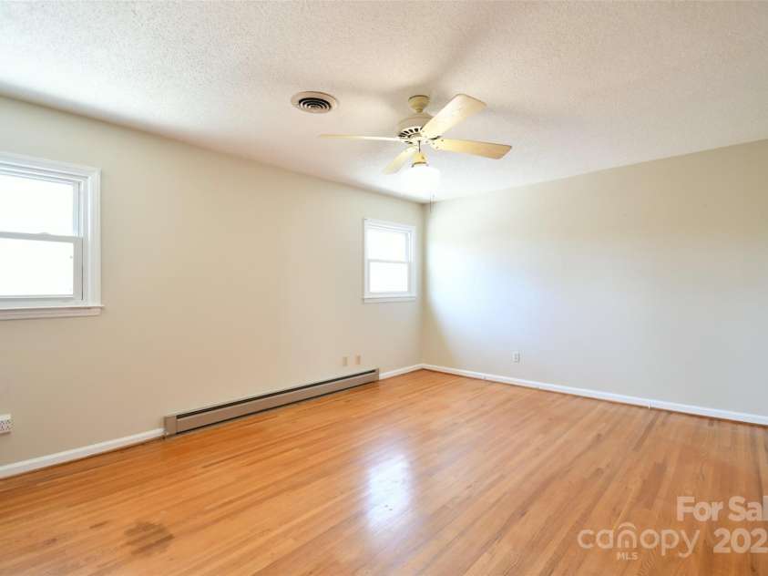 4456 Carriage Drive Circle, Charlotte, NC 28205.  MLS# CAR4226708, YatesRealty ID 2989. 
