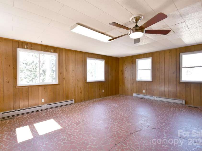 4456 Carriage Drive Circle, Charlotte, NC 28205.  MLS# CAR4226708, YatesRealty ID 2989. 