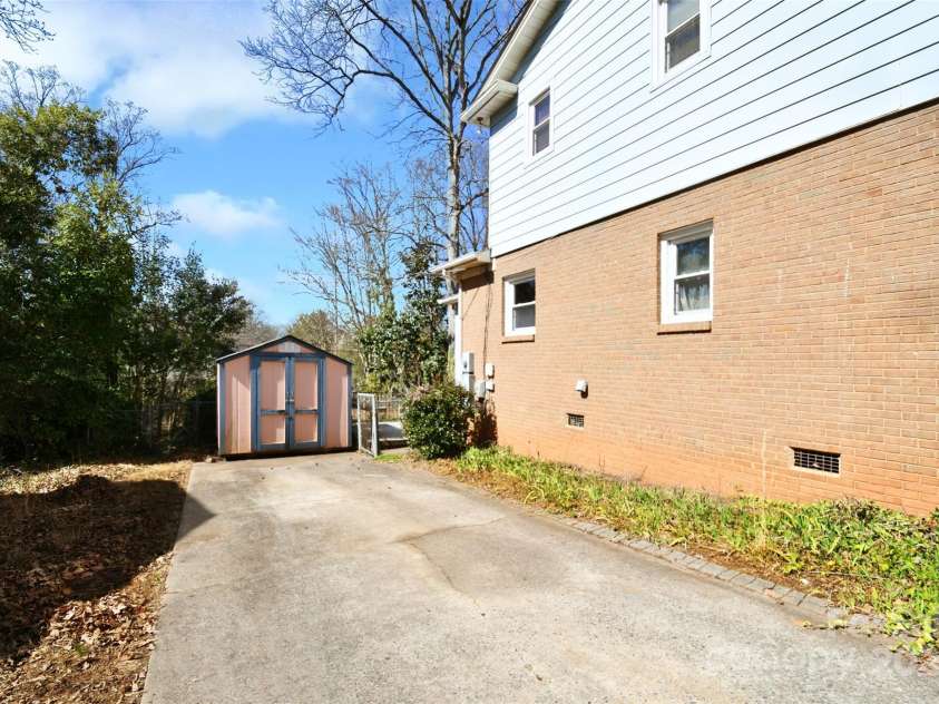 4456 Carriage Drive Circle, Charlotte, NC 28205.  MLS# CAR4226708, YatesRealty ID 2989. 