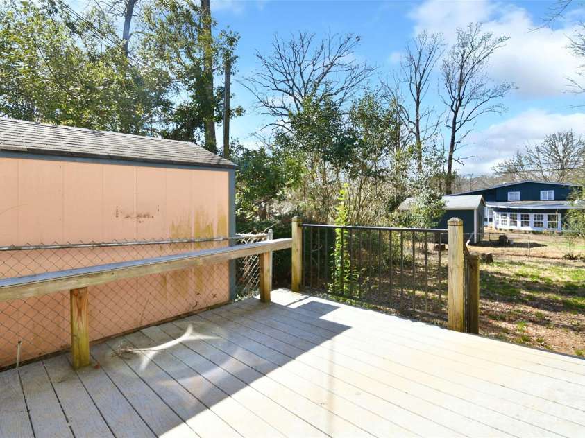 4456 Carriage Drive Circle, Charlotte, NC 28205.  MLS# CAR4226708, YatesRealty ID 2989. 