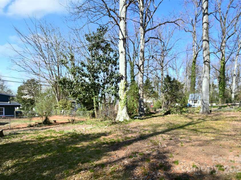 4456 Carriage Drive Circle, Charlotte, NC 28205.  MLS# CAR4226708, YatesRealty ID 2989. 