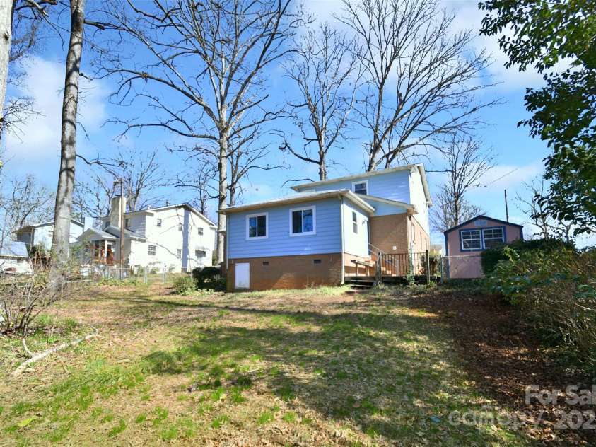 4456 Carriage Drive Circle, Charlotte, NC 28205.  MLS# CAR4226708, YatesRealty ID 2989. 