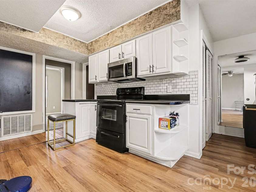 6102 Honeysuckle Lane, Charlotte, NC 28212.  MLS# CAR4336867, YatesRealty ID 2989. 