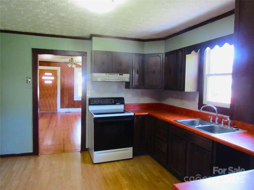 85 Oshea Lane, Waynesville, NC 28786.  MLS# CAR4265816, YatesRealty ID 29891. Kitchen