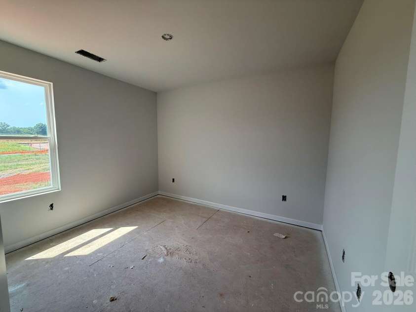 4021 Juno Drive, Charlotte, NC 28215.  MLS# CAR4392670, YatesRealty ID 29893. Bed 5