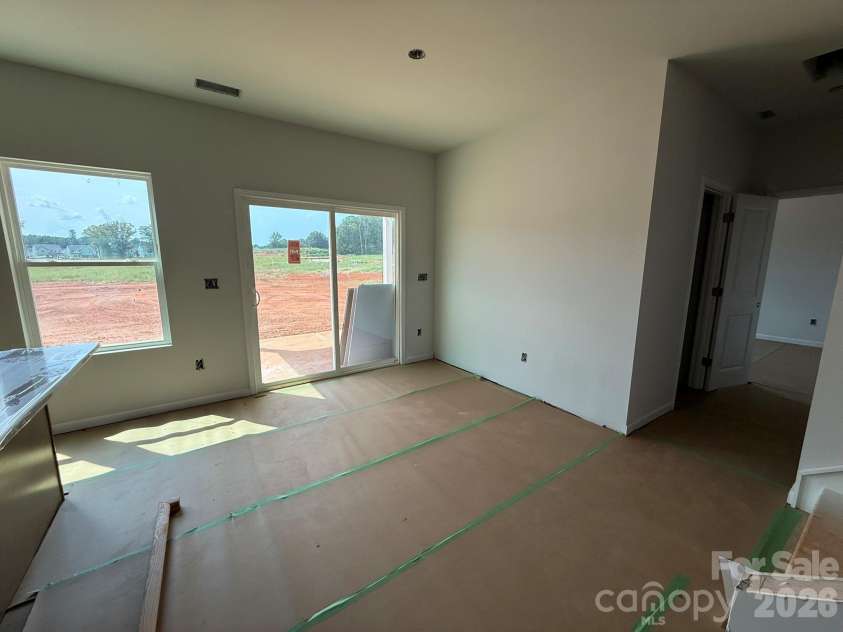 4021 Juno Drive, Charlotte, NC 28215.  MLS# CAR4392670, YatesRealty ID 29893. Eat-In area