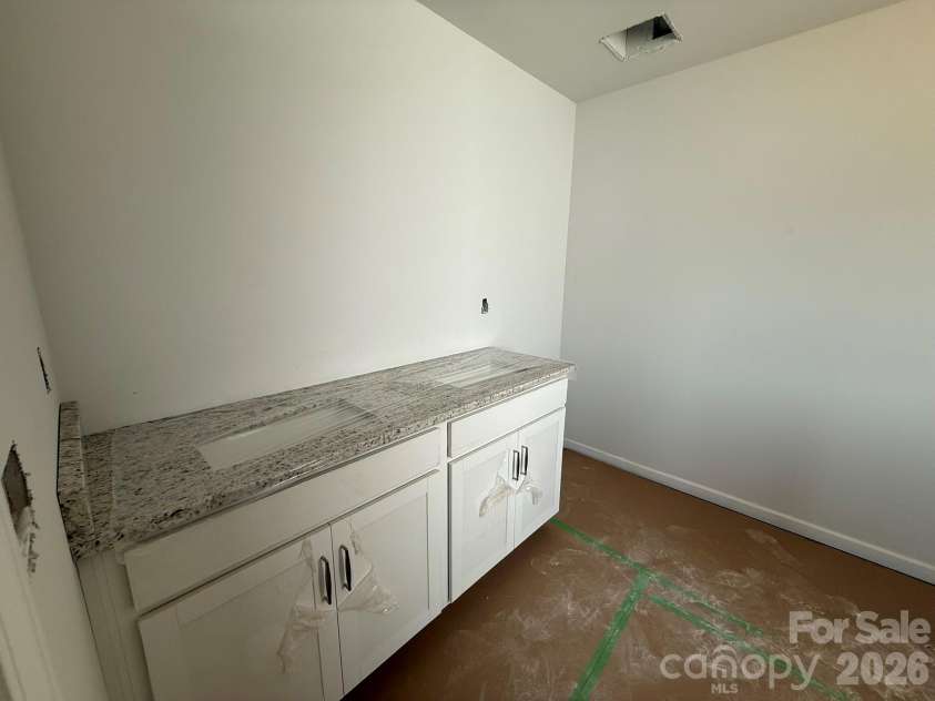 4021 Juno Drive, Charlotte, NC 28215.  MLS# CAR4392670, YatesRealty ID 29893. Primary Bath dual vanity with Granite Countertops