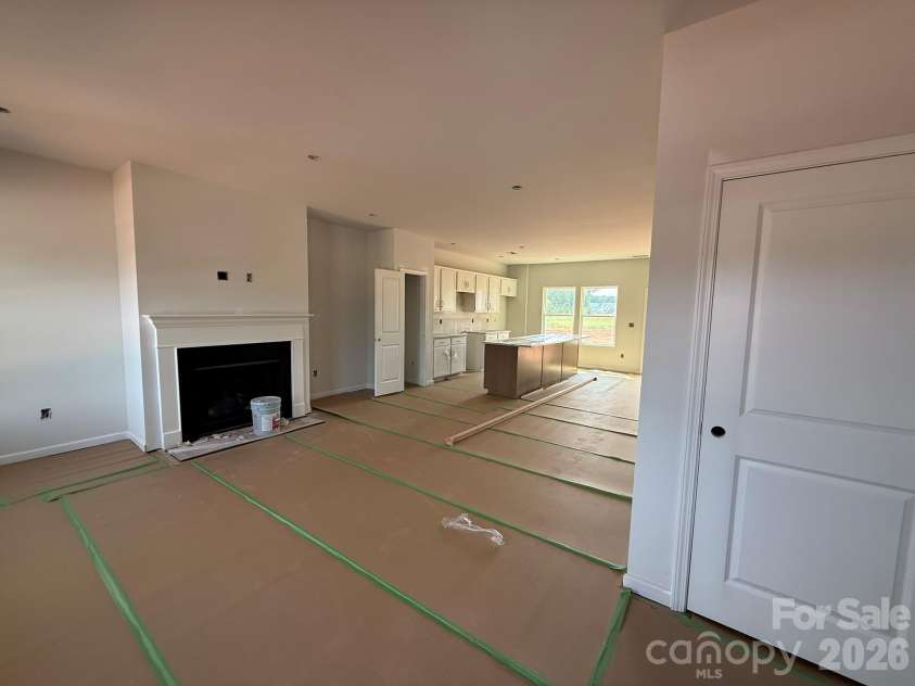 4021 Juno Drive, Charlotte, NC 28215.  MLS# CAR4392670, YatesRealty ID 29893. Spacious Family Room leads right into Kitchen