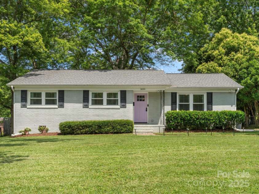 3839 Woodleaf Road, Charlotte, NC 28205.  MLS# CAR4277041, YatesRealty ID 29894. 