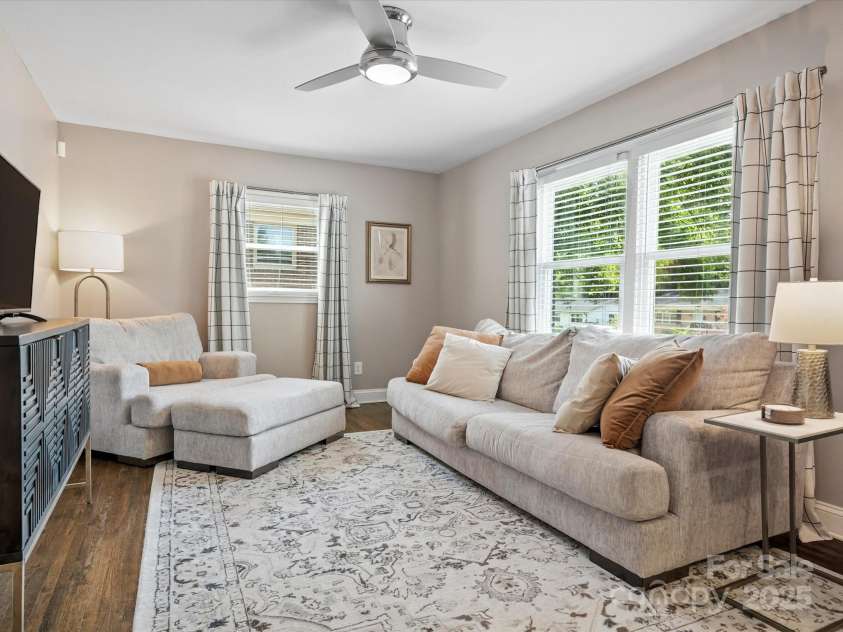 3839 Woodleaf Road, Charlotte, NC 28205.  MLS# CAR4277041, YatesRealty ID 29894. 