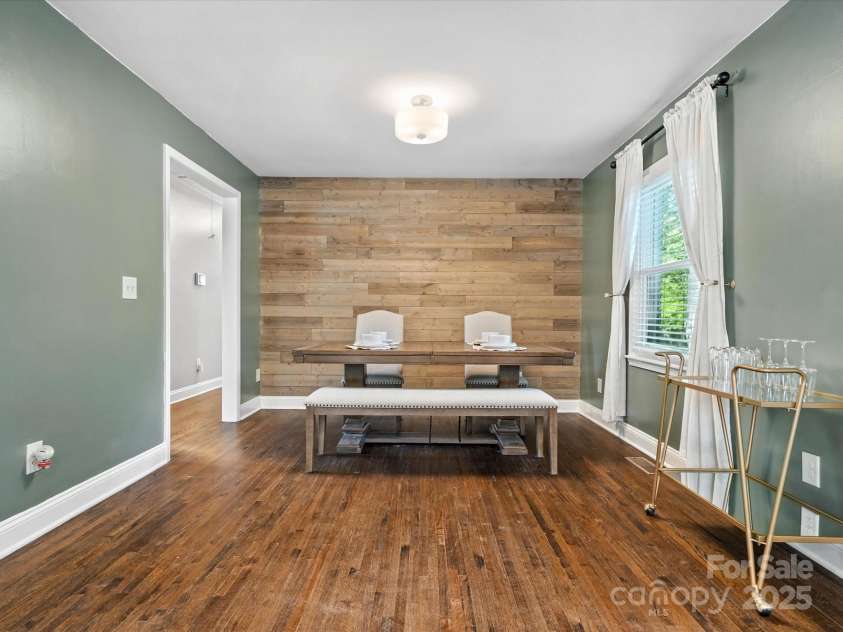 3839 Woodleaf Road, Charlotte, NC 28205.  MLS# CAR4277041, YatesRealty ID 29894. 