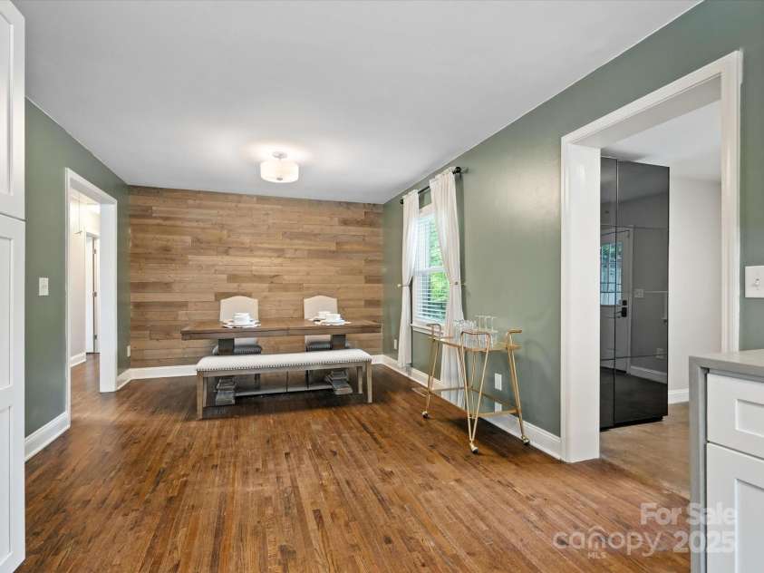 3839 Woodleaf Road, Charlotte, NC 28205.  MLS# CAR4277041, YatesRealty ID 29894. 