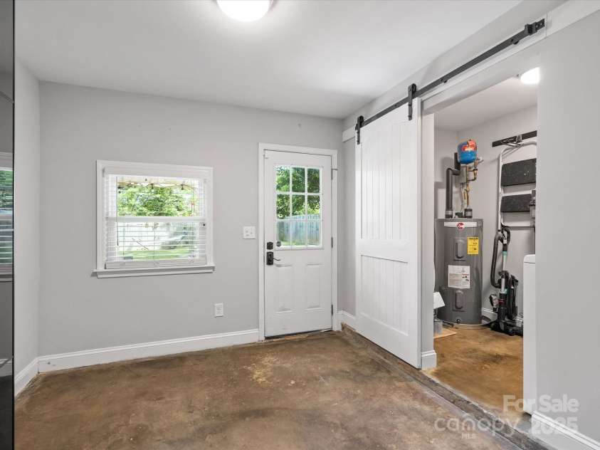 3839 Woodleaf Road, Charlotte, NC 28205.  MLS# CAR4277041, YatesRealty ID 29894. 