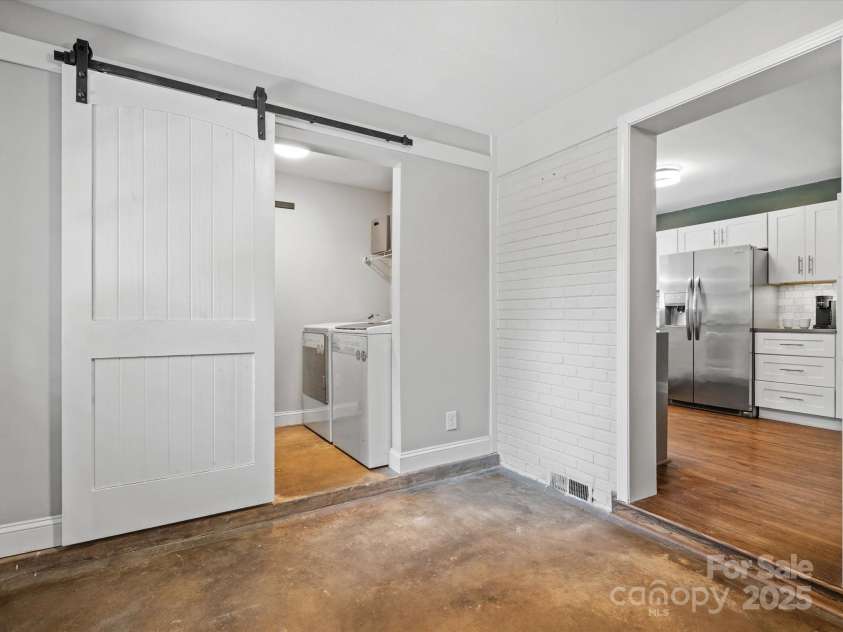 3839 Woodleaf Road, Charlotte, NC 28205.  MLS# CAR4277041, YatesRealty ID 29894. 