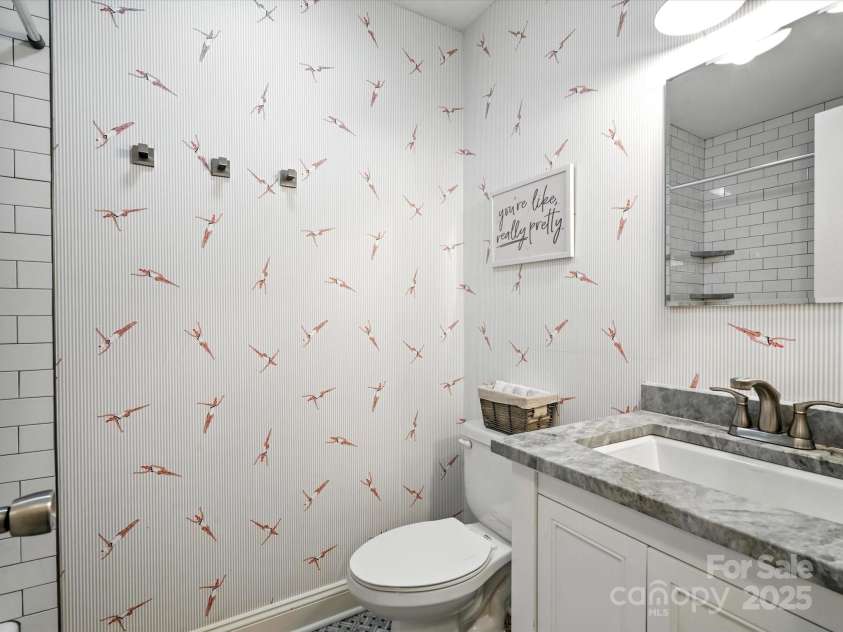 3839 Woodleaf Road, Charlotte, NC 28205.  MLS# CAR4277041, YatesRealty ID 29894. 