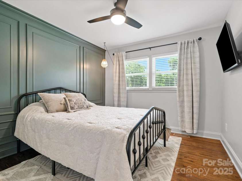 3839 Woodleaf Road, Charlotte, NC 28205.  MLS# CAR4277041, YatesRealty ID 29894. 