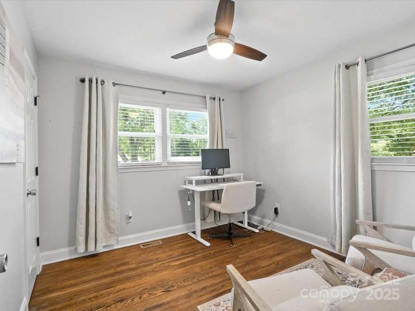 3839 Woodleaf Road, Charlotte, NC 28205.  MLS# CAR4277041, YatesRealty ID 29894. 