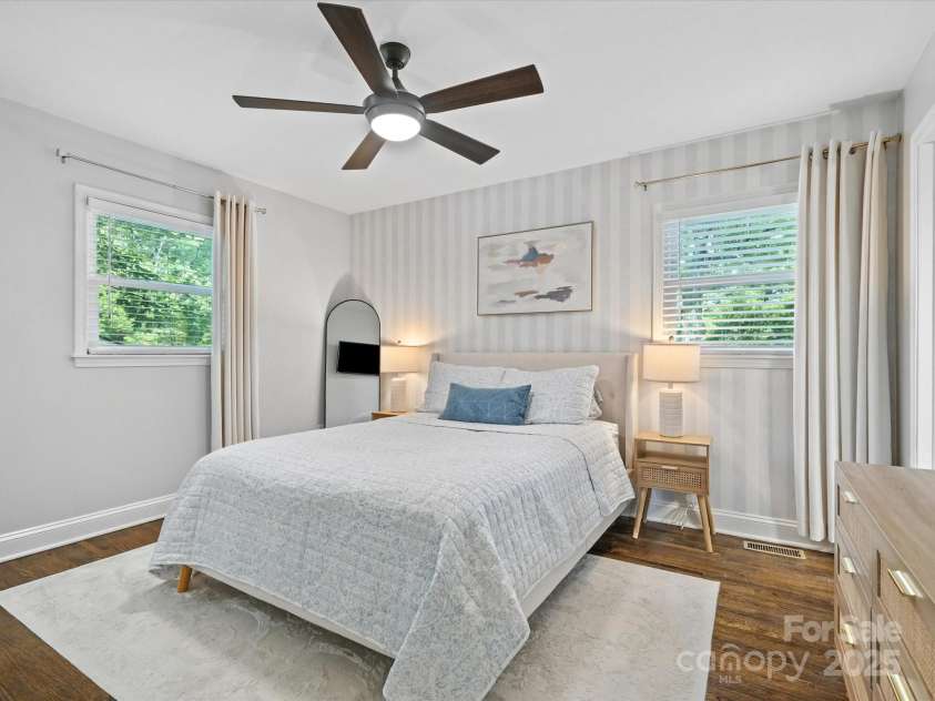 3839 Woodleaf Road, Charlotte, NC 28205.  MLS# CAR4277041, YatesRealty ID 29894. 